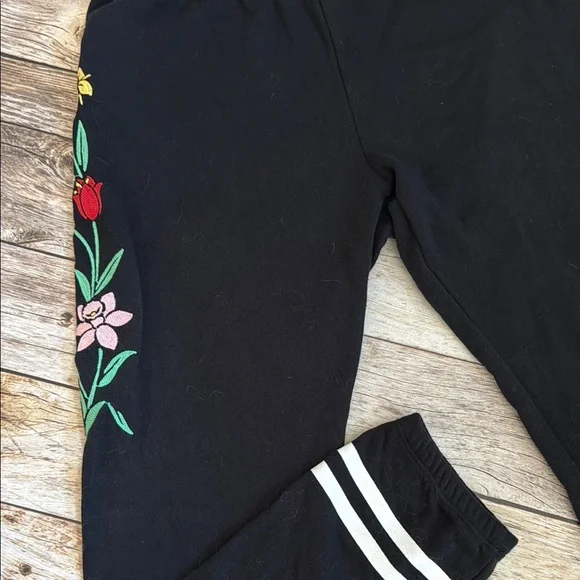 WILDFOX Women's Floral Embroidered Jogger Pants NWT - size M - Picture 2 of 5